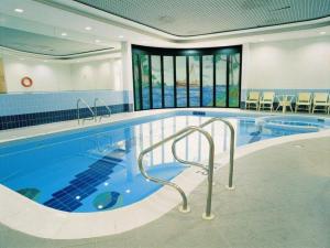 Kolam renang di atau dekat dengan Number One Tower Suites