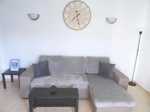 Część wypoczynkowa w obiekcie Puerto Del Carmen - Apartment 5 - Las Palmeras 3