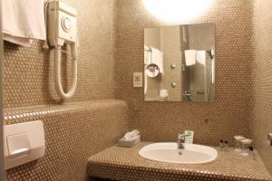 Bathroom sa Steichele Hotel & Weinrestaurant