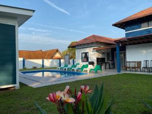 a backyard with a swimming pool and a house at lot 1217 large private villa with pool A’Famosa golf resort melayu in Kampong Alor Gajah