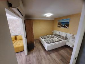 Postel nebo postele na pokoji v ubytování Apartments and Rooms Lucia&Veronica