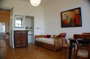 a living room filled with furniture and a fireplace at Kunsthaus Apartments in Vienna