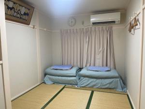 Un pat sau paturi într-o cameră la Kaoru xiang po po inn - Vacation STAY 17487v