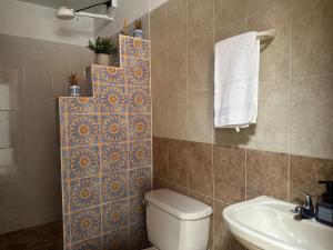 a bathroom with a toilet and a sink at Aloja-T en Casa amoblada en Jericó in Jericó
