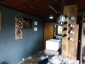 Φωτογραφία από το άλμπουμ του Chalé Pakere Montebello Lumiar - lareira, wi-fi, sauna, piscina - vista incrível - locação do chalé sem prestação de serviços σε Lumiar