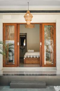 Кровать или кровати в номере Villa 3BR Canggu Tropical Vibes !