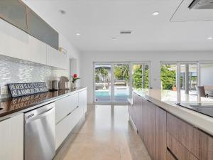 Nhà bếp/bếp nhỏ tại Miami Oasis Casa vista Pool and Dock