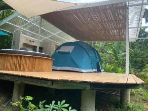 Zgrada u kojoj se nalazi kamp s luksuznim šatorima