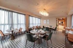 Khu vực ghế ngồi tại La Siesta Classic Hang Thung