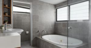 Ένα μπάνιο στο The Drift +20 φωτογραφίες