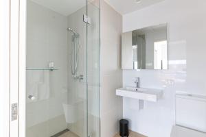 Ванная комната в The Grande +6 фотографий