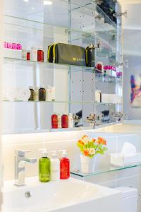 Kuchyň nebo kuchyňský kout v ubytování W Phuket