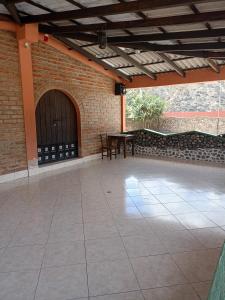 an empty patio with a table and a brick wall at Villas Norita in Ibarra