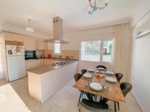 Kuchyň nebo kuchyňský kout v ubytování Villa Ciara