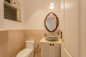 Koupelna v ubytování Casa Del Leon by Hireavilla -3BR w pool in Assagao + 10 fotografií