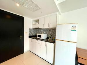 Kjøkken eller kjøkkenkrok på Avenue RS (Soi Buakhao)