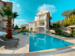 Swimmingpoolen hos eller tæt på Villa Beatrice Large family villa