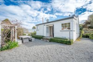 Zahrada ubytování Libeau Cottage - Akaroa Holiday Home