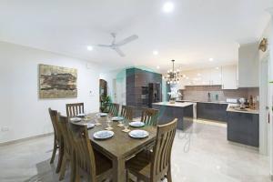 Fotografie z fotogalerie ubytování Zenhouse: 4BR Stylish Work/Family Home in Muirhead v destinaci Leanyer