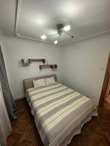 a large bed in a room with a ceiling at Bulevard Residence in Drobeta-Turnu Severin
