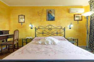En eller flere senge i et værelse på Villa Maria Antonietta