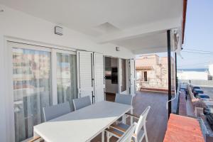 Μπαλκόνι ή βεράντα στο Acogedor apartamento junto al mar +17 φωτογραφίες