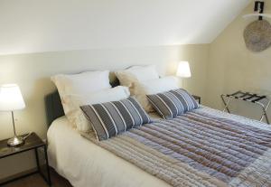 Postel nebo postele na pokoji v ubytování L'Alidade Chambres d'hôtes