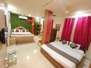 Letto o letti in una camera di The Hideout Agra - Homestay near Taj