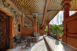 Posezení v ubytování Hotel Lumbung Sari Legian