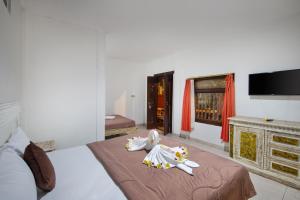 Postel nebo postele na pokoji v ubytování Hotel Lumbung Sari Legian