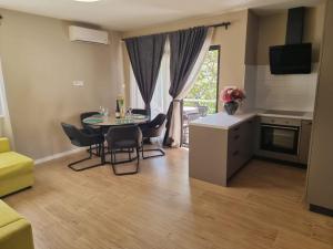 Kuchyňa alebo kuchynka v ubytovaní Apartments Amfa
