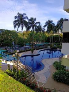 Batu Ferringhi Sri Sayang Resort tesisinde veya buraya yakın yüzme havuzu