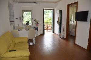 Телевизор и/или развлекательный центр в Casa Vacanze Bouganvillea