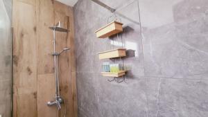 Koupelna v ubytování Nissi Avenue Studio 3 + 14 fotografií