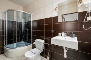 a bathroom with a toilet and a sink at Sleeply Pensjonat Złotniki in Wrocław +18 photos