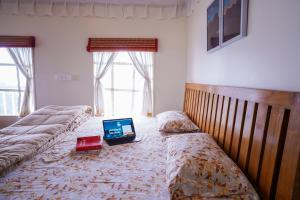 Moksham Himalayan Campsite Pangot客房内的一张或多张床位