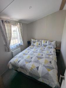 Un pat sau paturi într-o cameră la Sashas retreat