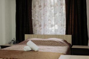a bedroom with a bed with two towels on it at Studio 63 in Petroşani