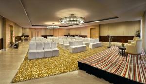 Posezení v ubytování Four Points by Sheraton New Delhi, Airport Highway + 33 fotografií