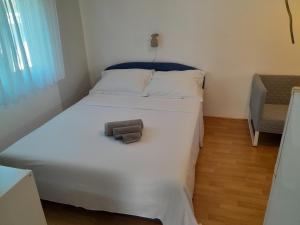 Posteľ alebo postele v izbe v ubytovaní Apartmani Sidro