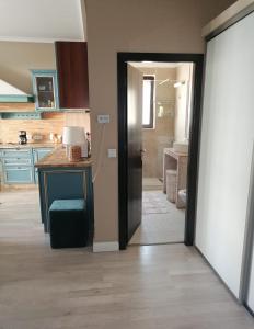 a kitchen with a door open to a kitchen with a counter at Queency Apartament cu gradina și parcare gratuita in Cluj-Napoca
