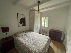 Ένα ή περισσότερα κρεβάτια σε δωμάτιο στο maison Bastide 5 mn de la plage +14 φωτογραφίες