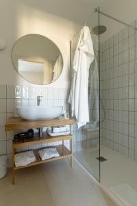 a bathroom with a sink and a mirror at AllATTiCO in Matera