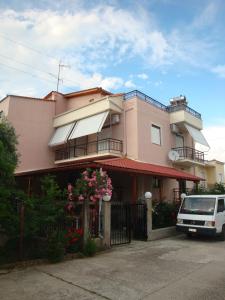 a building with a van parked in front of it at Filaktos Studios in Skala Sotiros