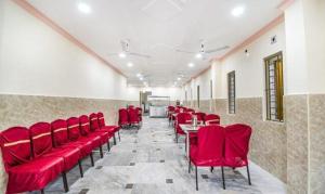 Posezení v ubytování FabHotel Radha Residency