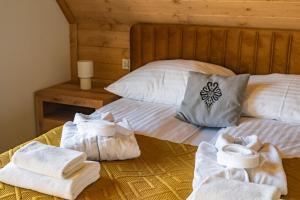 Postel nebo postele na pokoji v ubytování Dom z widokiem na góry i prywatnym jacuzzi w Zębie