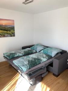 a bed in a room with a painting on the wall at Ferienwohnung Familie Eder in Schönberg