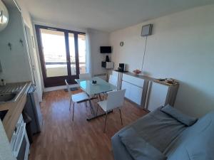 a living room with a bed and a table and chairs at Appartement Seignosse, 2 pièces, 4 personnes - FR-1-239-107 in Seignosse