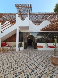 a view of the lobby of the hotel at La Maison des Vagues in Sidi Kaouki