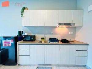 Maison life 小居屋 Jesselton Quay CityPads的厨房或小厨房